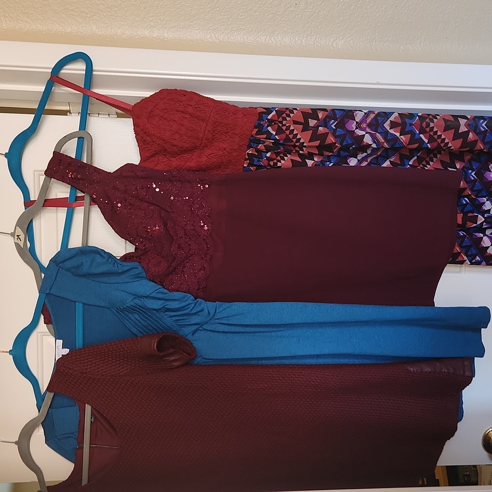 ♡BUNDLE OF 4 DRESSES SZ M ♡